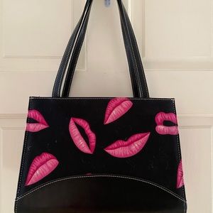 Hot Lips Pocketbook